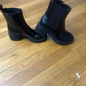 American Eagle Outfitters Black Chelsea Lug Boots for Kids